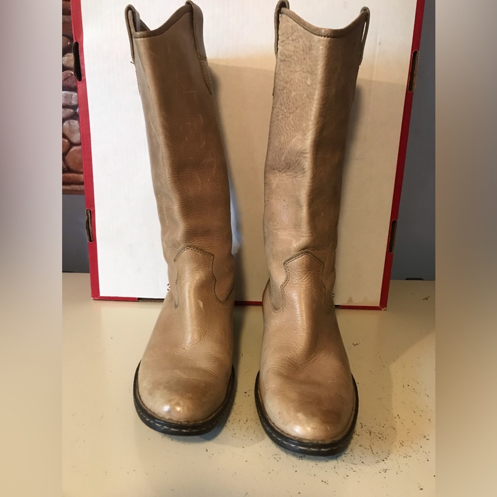 BORN Tan High Quality Leather Pull On Western Cowboy Boots Sz 10/42 M/W W2728 J5